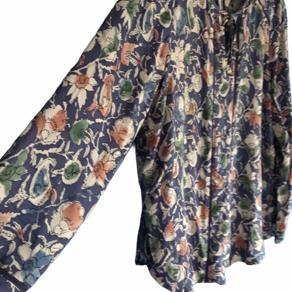 LUCKY Brand Floral Top Blouse Blue M EUC - Picture 3 of 14
